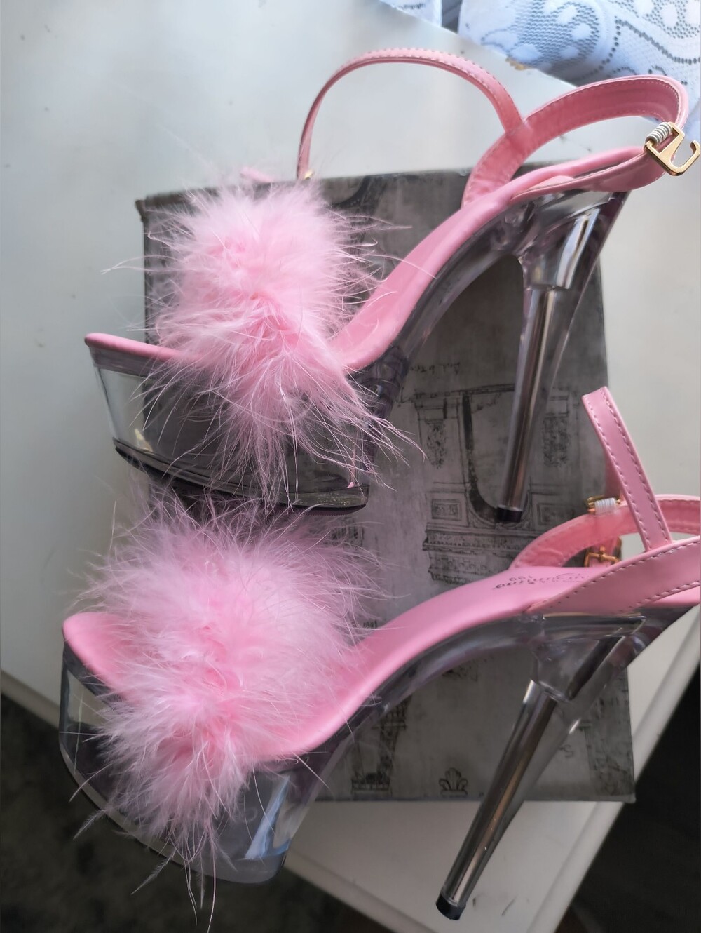 New In Box Pink Shuzumiao brand feather stiletto sandals Size 38 = 7 / 7.5
